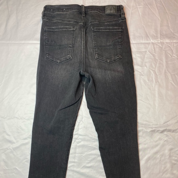 American Eagle 
Super Hi-Rise Jegging Crop 
Size: 8 - Picture 3 of 7
